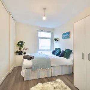 https://curve-apartments.cambridgehotelsuk.com