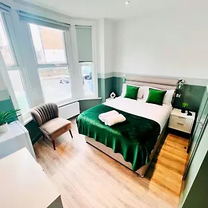 https://en-suite-room-look-like.cambridgehotelsuk.com