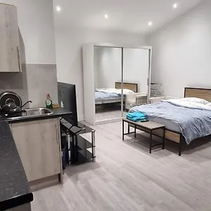 https://apt-towncentre-large-studio.cambridgehotelsuk.com
